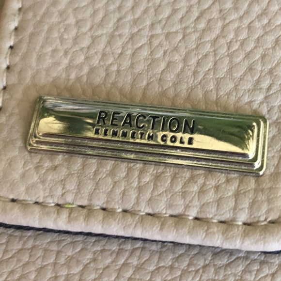 Kenneth Cole Ladies Wallet; neutral sand color perfect for summer! - Picture 6 of 7